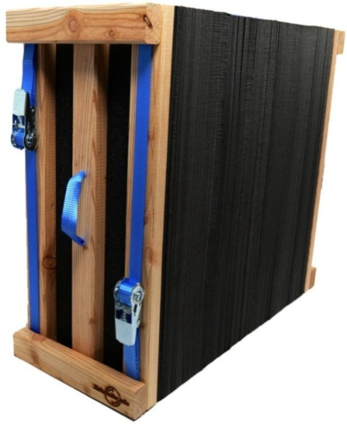 Lamellierte Zielscheibe mit Spanngurten in 80x80x30 cm