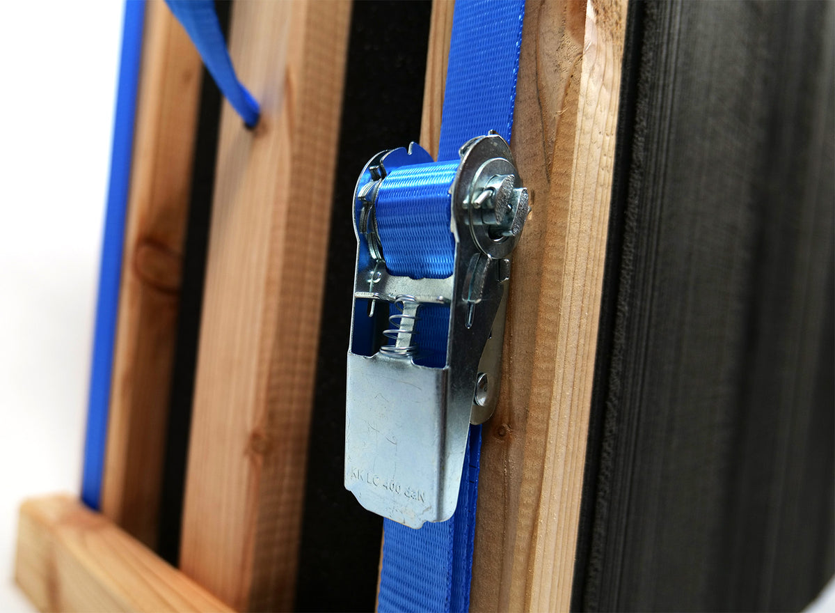 Lamellierte Zielscheibe mit Spanngurten in 65x65x30 cm