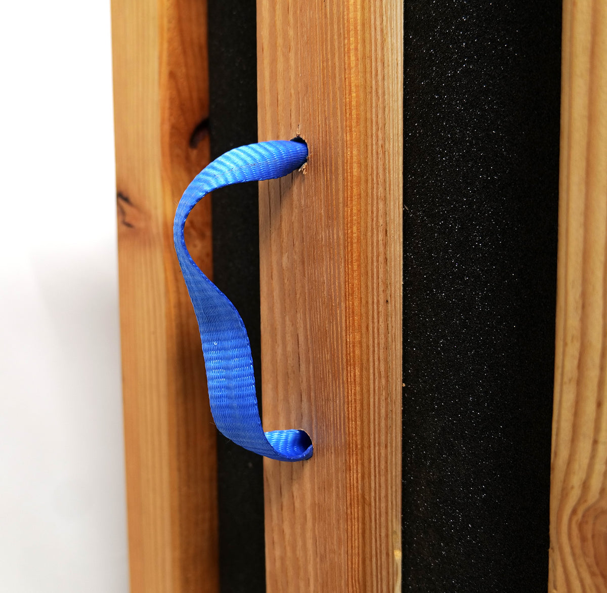 Lamellierte Zielscheibe mit Spanngurten in 65x65x30 cm